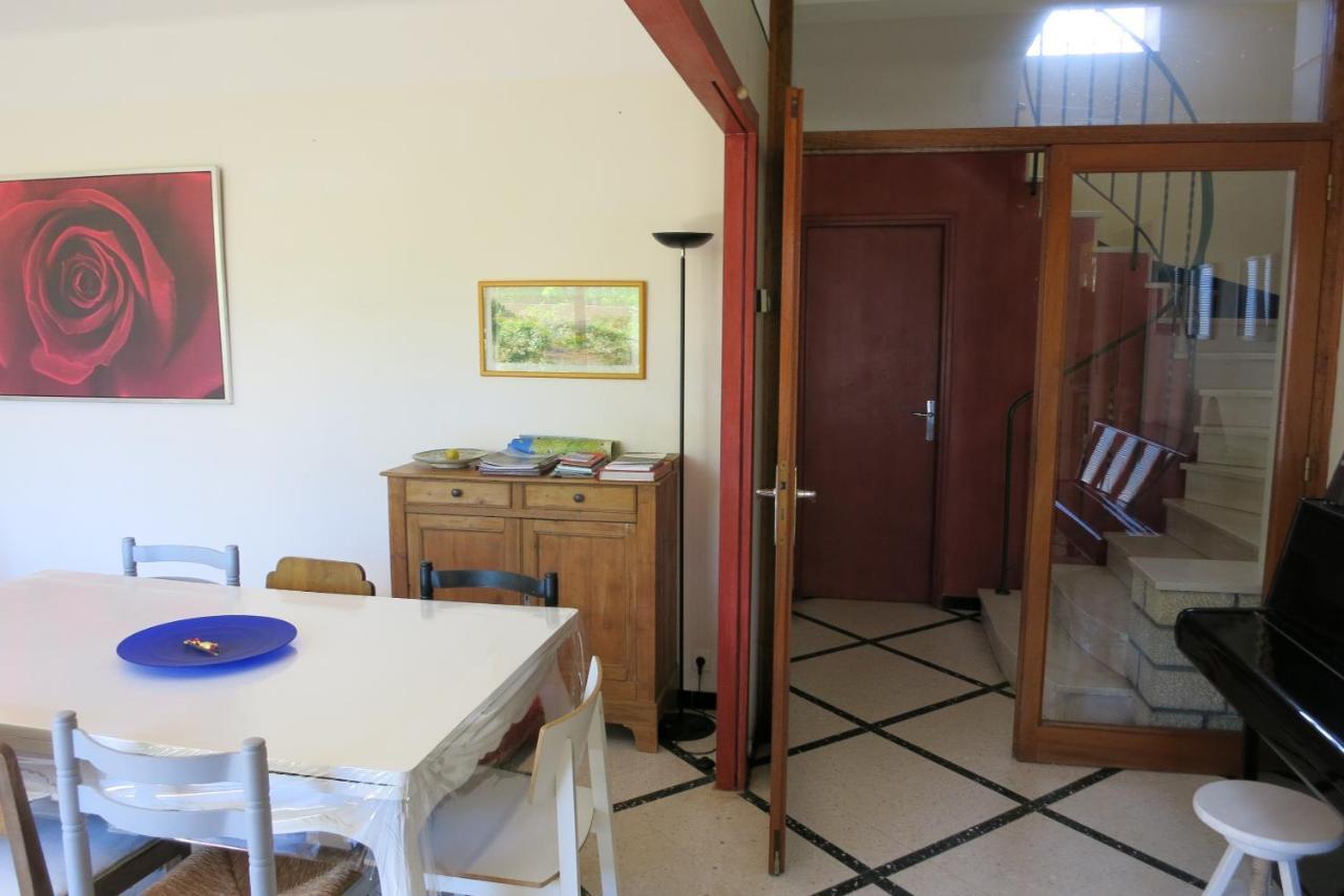 Maison Lumineuse Et Spacieuse Avec Jardin Arbore ลา วาเลตเทอ ดู วาร์ ภายนอก รูปภาพ