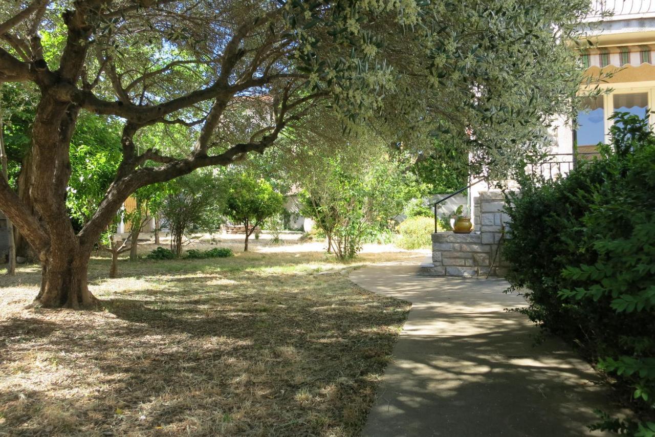 Maison Lumineuse Et Spacieuse Avec Jardin Arbore ลา วาเลตเทอ ดู วาร์ ภายนอก รูปภาพ
